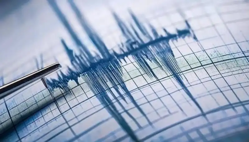 Antalya'da 3,8 Büyüklüğünde Deprem! Vatandaşlar Endişeli Bekleyişte