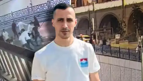Taksim Meydanı'nda Kanlı Gözdağı: Altı Kişi Bir Adamı Döverek Öldürdü!