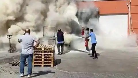 AVM Deposunda Yangın Paniği: Alışveriş Merkezi Büyük Tehlike Atlattı