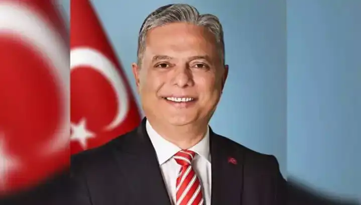 Ümit Uysal: CHP'nin Yepyeni Genel Başkan Adayı ve Siyasi Geçmişi