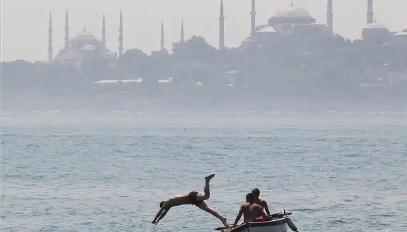 Aşırı Sıcaklar Geliyor: 44 Derecelik Rekor Sıcakta Ne Yapmalıyız?
