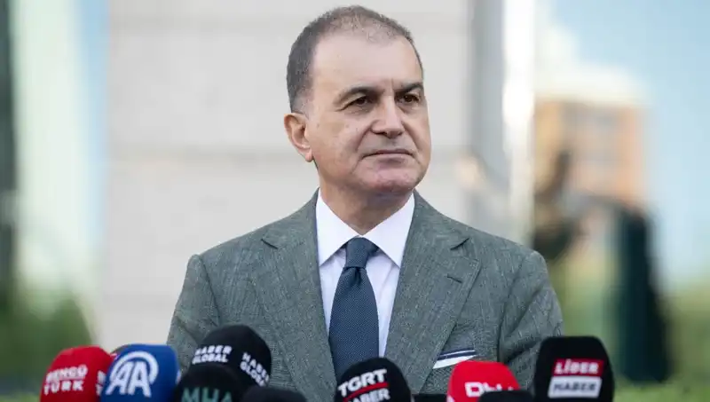 Ömer Çelik'ten Özel'e Sert Tepki: Demokrasi ve Meşru Alan Kavramları Üzerine