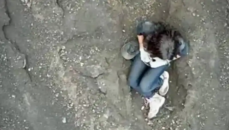 Yanardağın Derinliklerine Düşen Turist, Dört Gün Sonra Bulundu