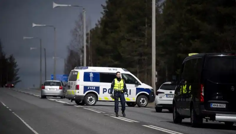 Finlandiya'da Okulda Bıçaklı Saldırı: Üç Öğrenci Yaralandı, Şüpheli Gözaltında