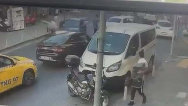 Fren yerine gaza basarak kaza yapan sürücülerin hikayesi
