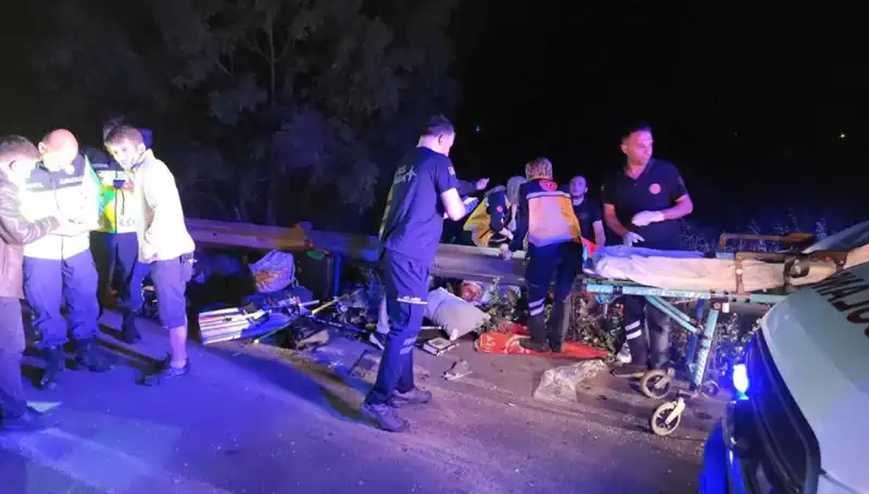 Minibüs Kazasında Yolcular Savruldu: Hayatlar Tehlikeye Girdi